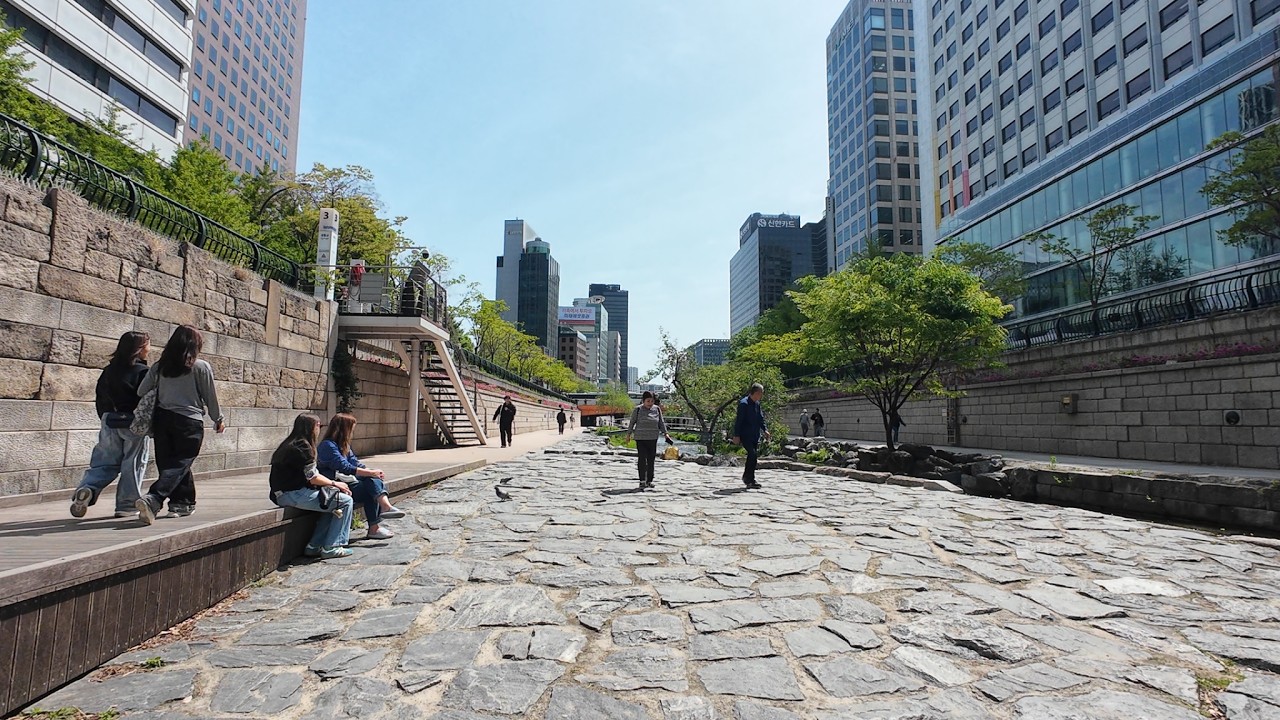 서울 청계천 산책과 도심 관광